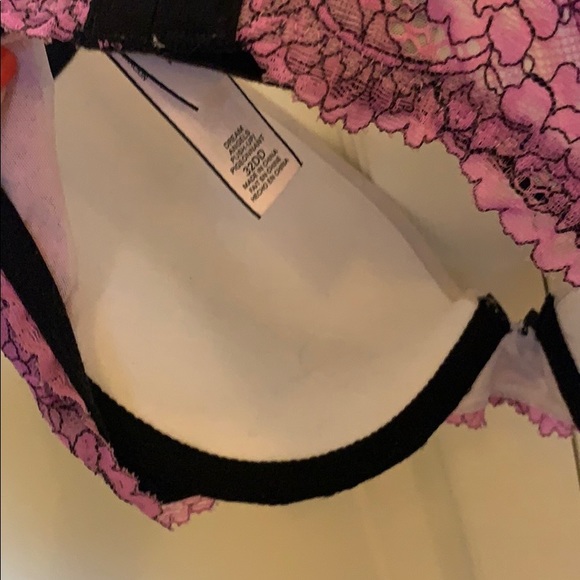 Gorgeous floral Victoria's Secret bra - Picture 5 of 5